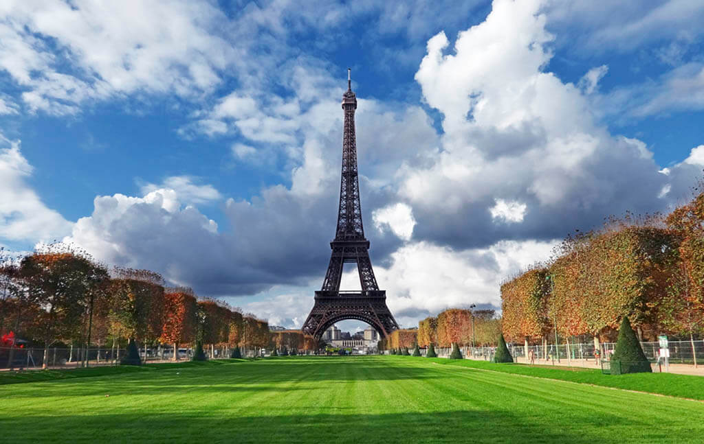 Cosa vedere a Parigi in 2 giorni: Champ de Mars Cosa vedere a Parigi in 2 giorni: Champ de Mars